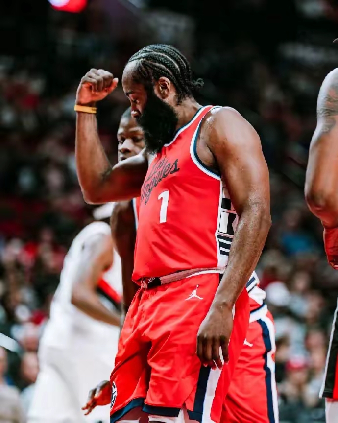 开云体育-哈登连续二十场比赛得分超过出色发挥，雄鹿不断突破！上演精彩一战的简单介绍